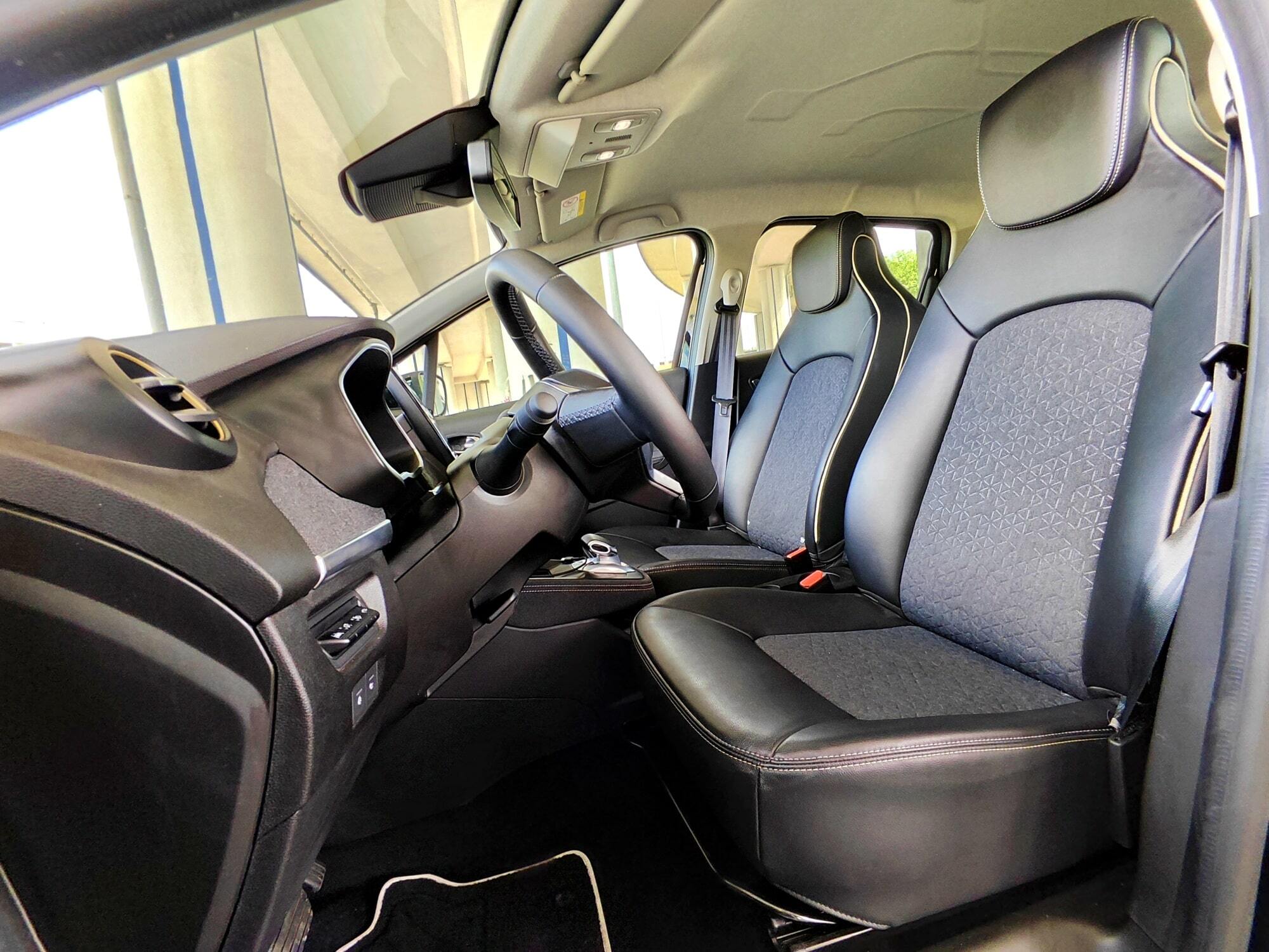 Renault ZOE kabina fotele