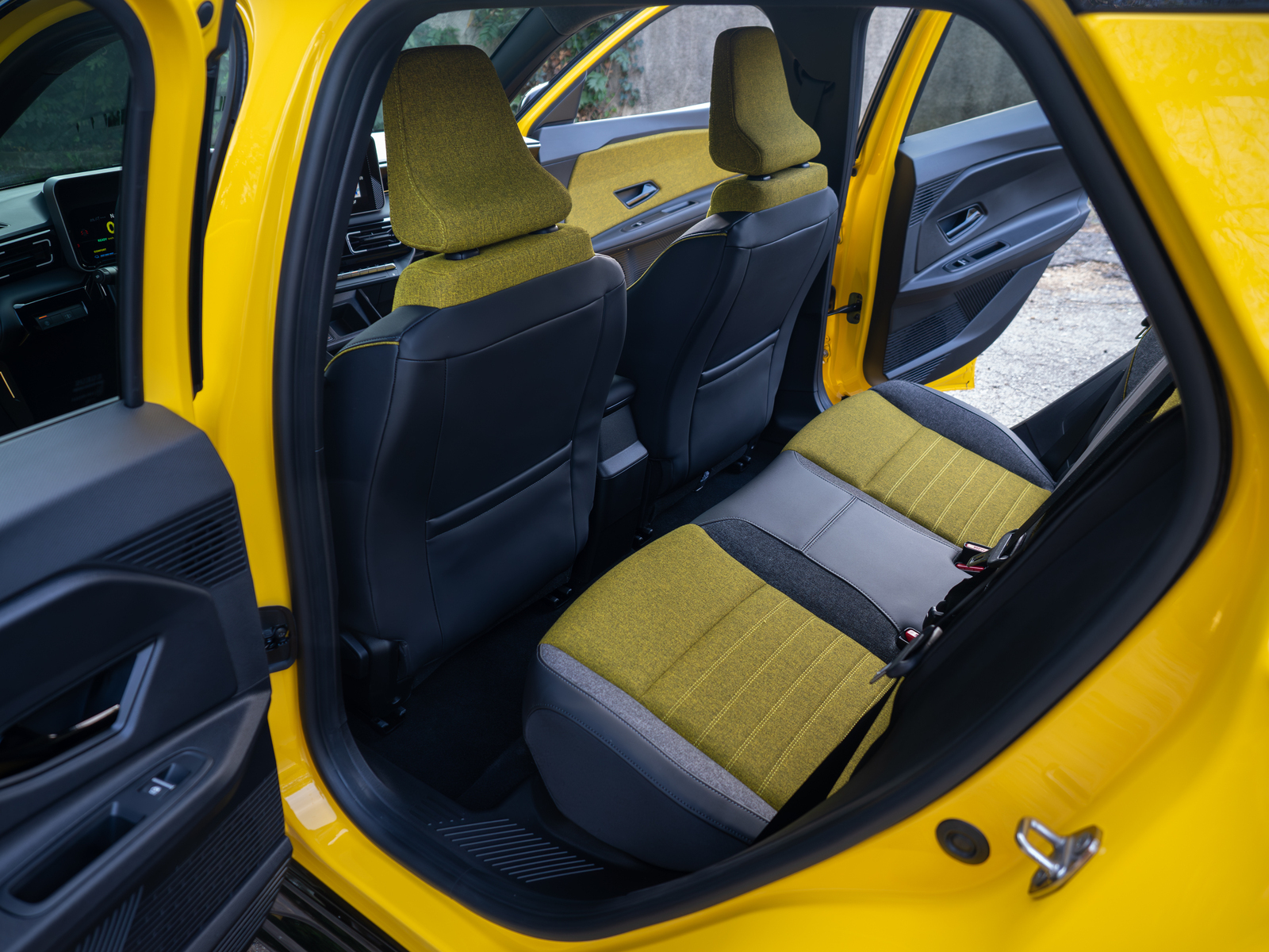Wnętrze nowego Renault 5 e-tech- tylna kanapa