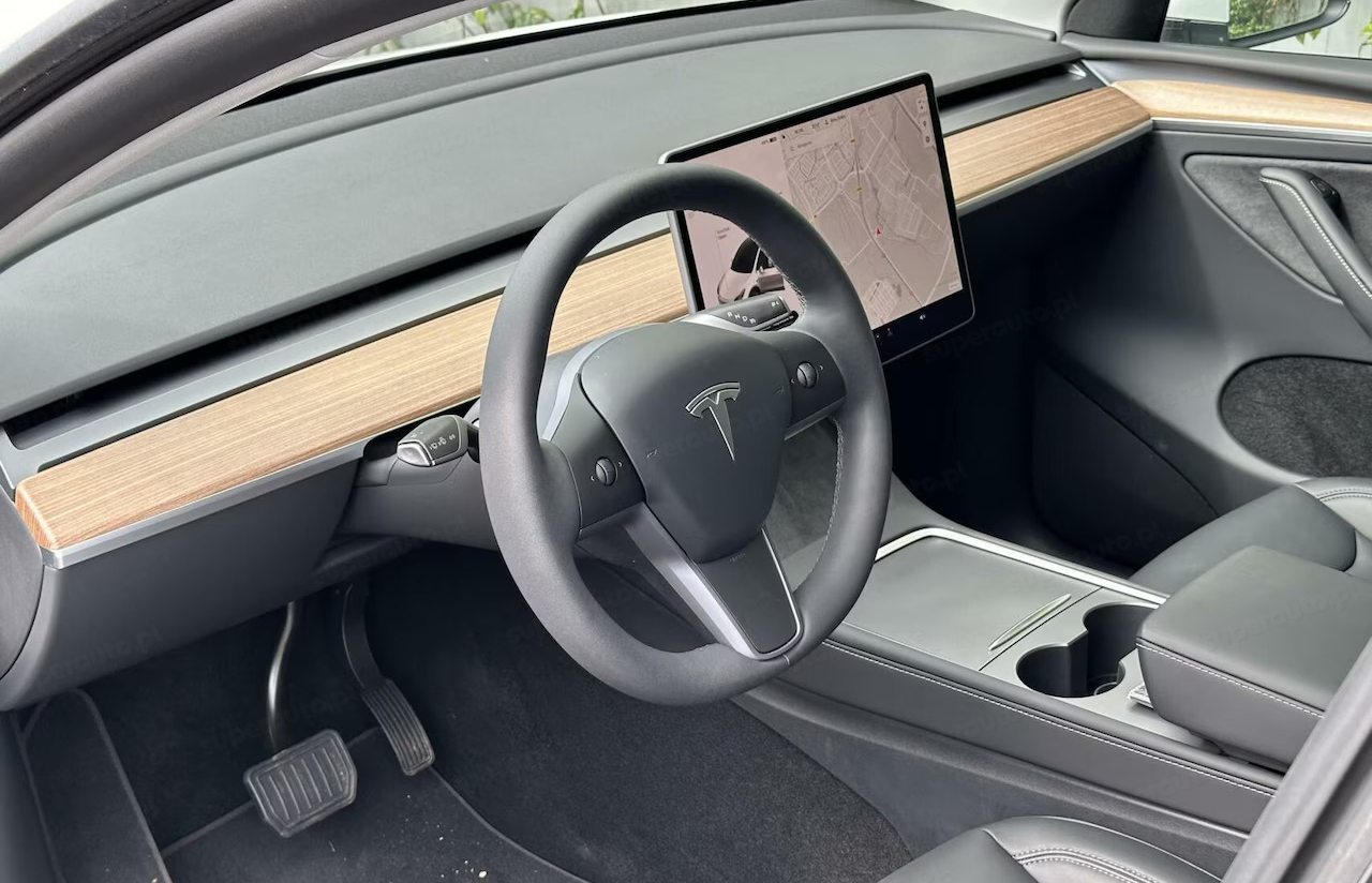 Tesla Model Y wnętrze