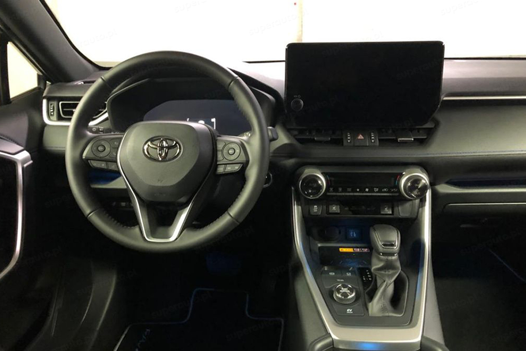 Toyota RAV4 wnętrze