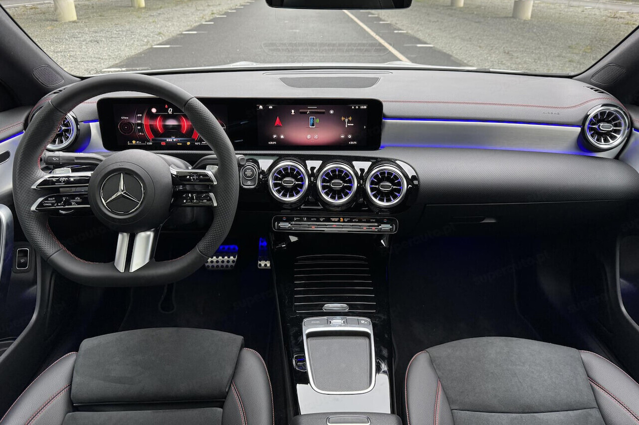 Mercedes CLA wnętrze