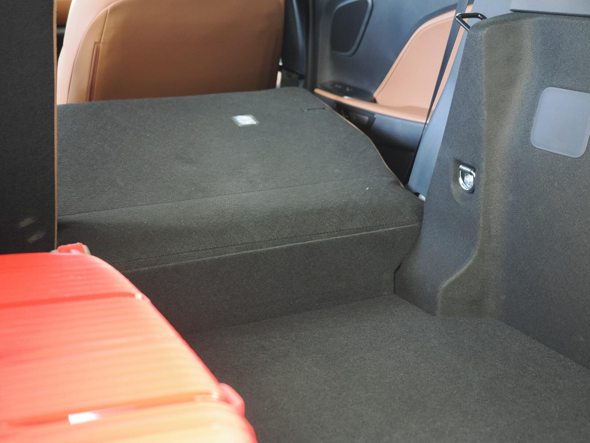 Lexus LBX bagażnik