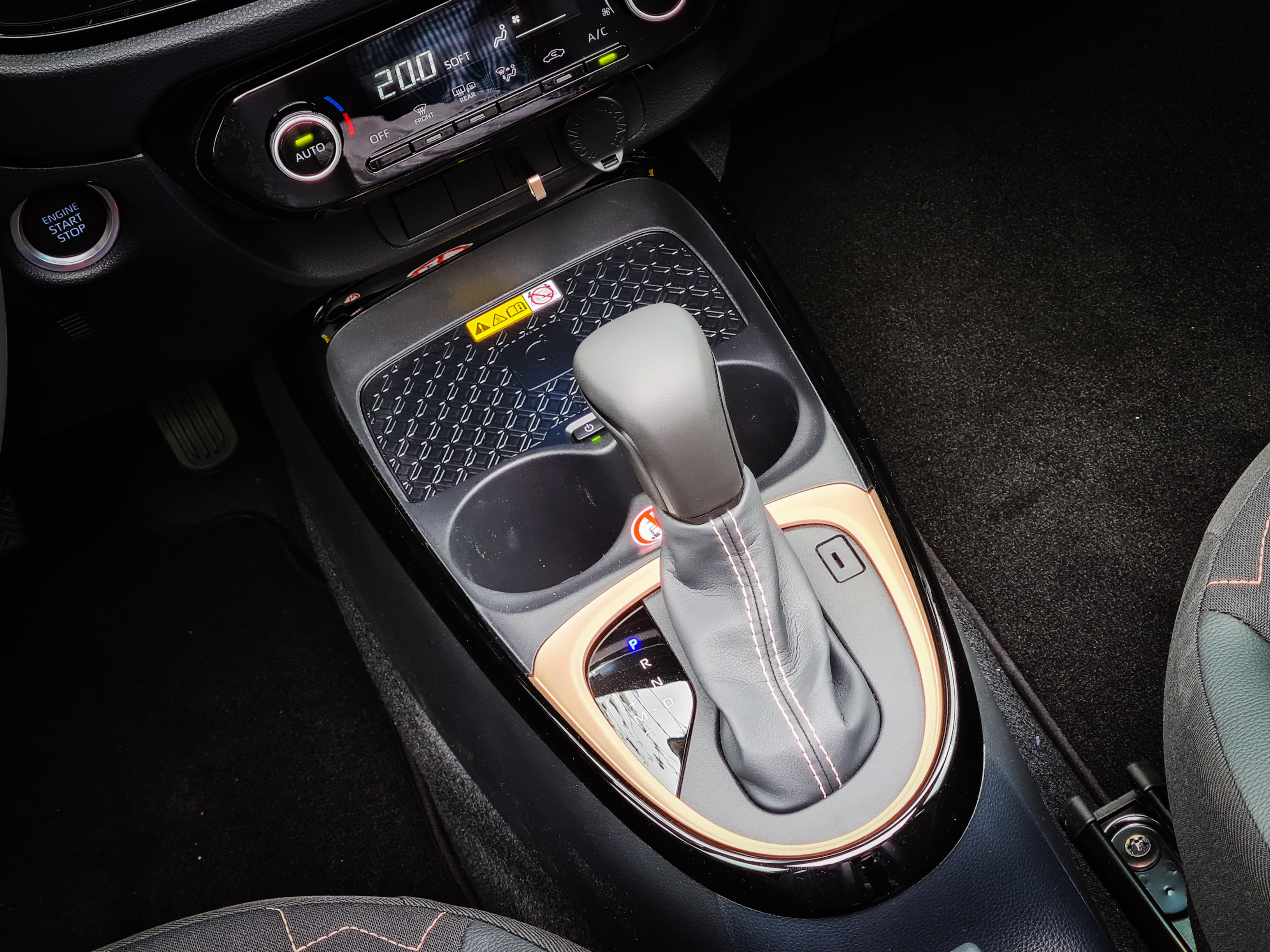 Toyota Aygo X 2022 wnętrze