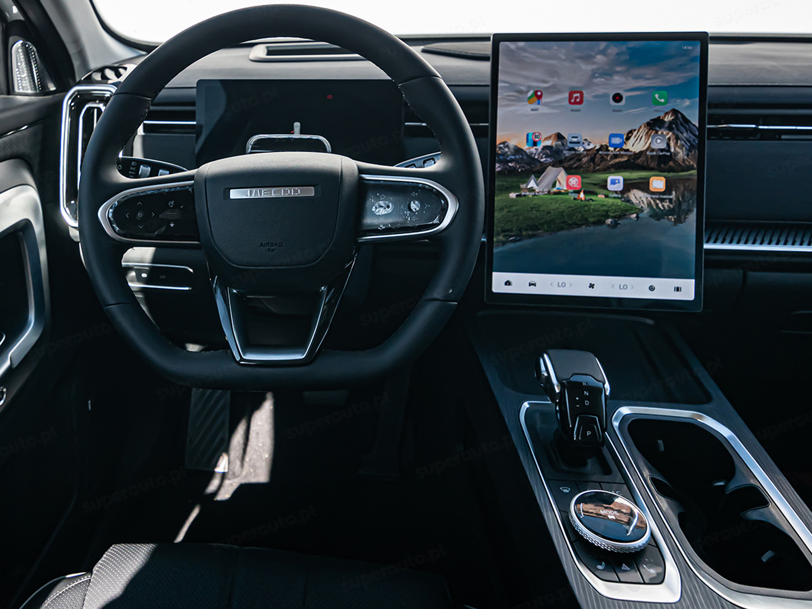 Porównanie: Jaecoo J7 vs Range Rover Evoque 2024. Nietypowe zestawienie