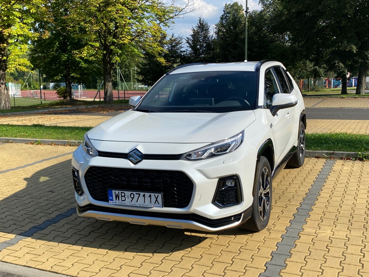 Suzuki Across przód