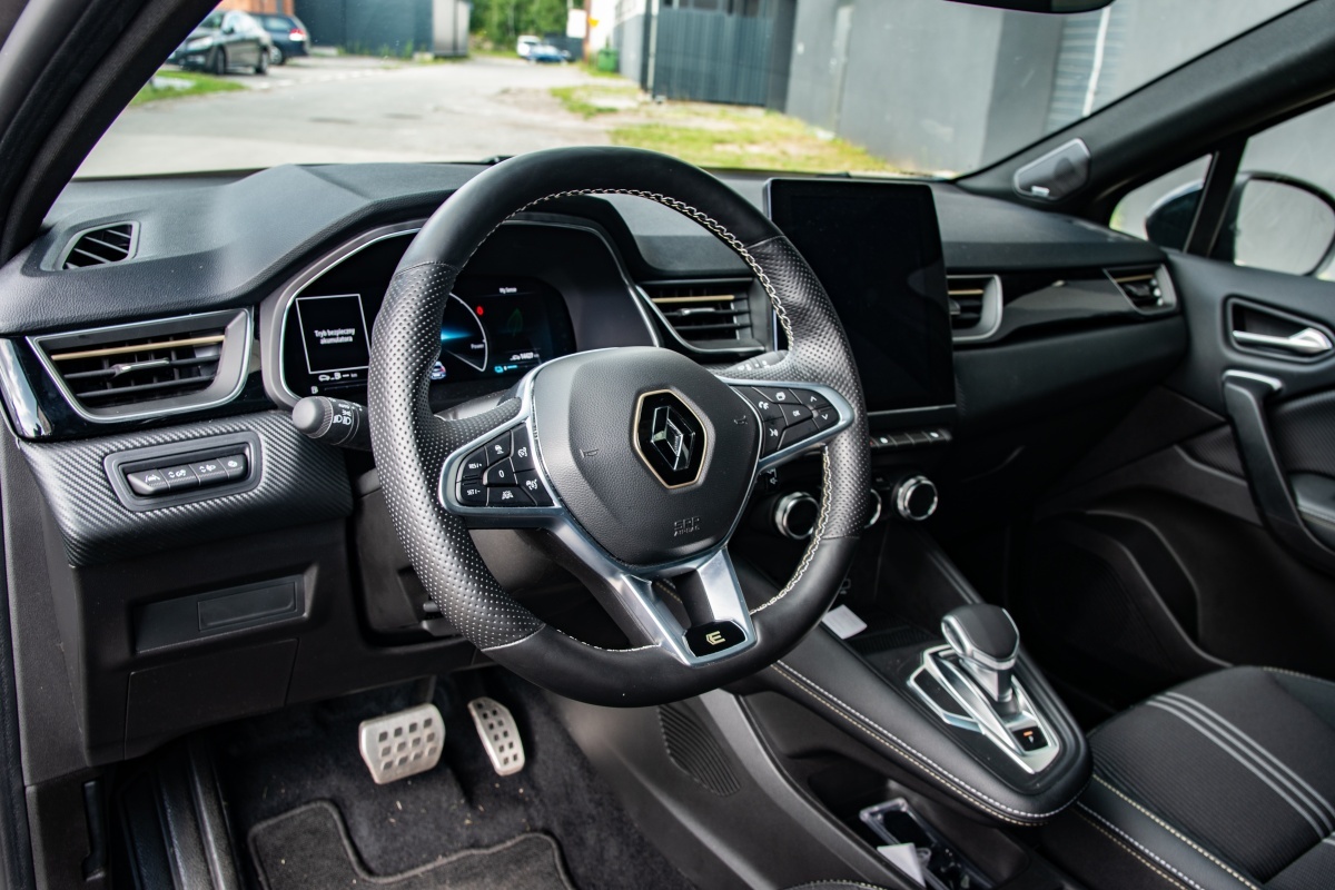 Renault Captur E-Tech Engineered kabina