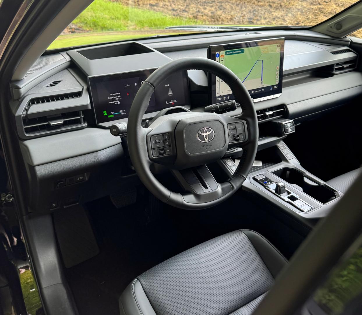 Toyota RAV4 wnętrze