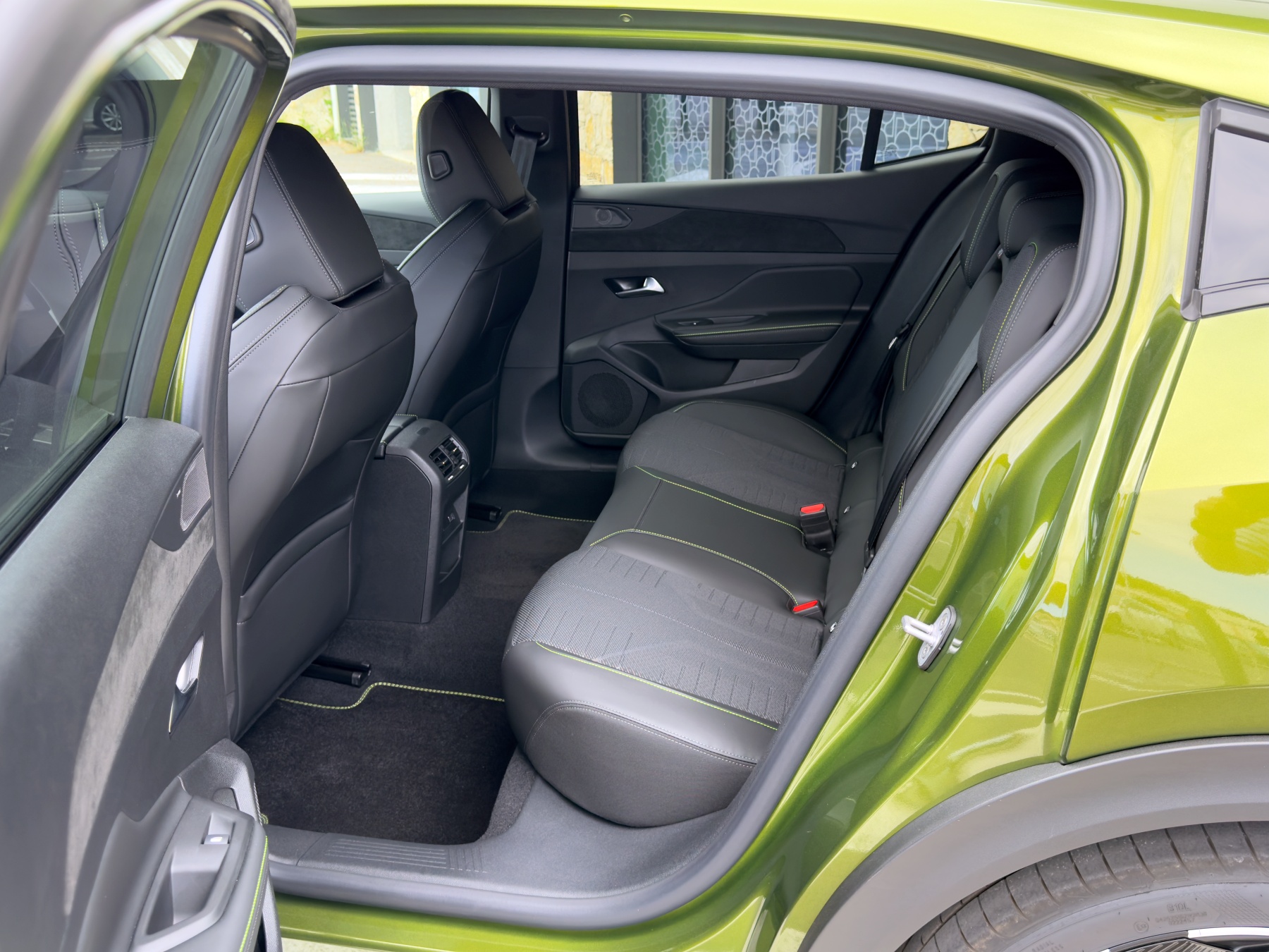 Peugeot 408 tylna kanapa