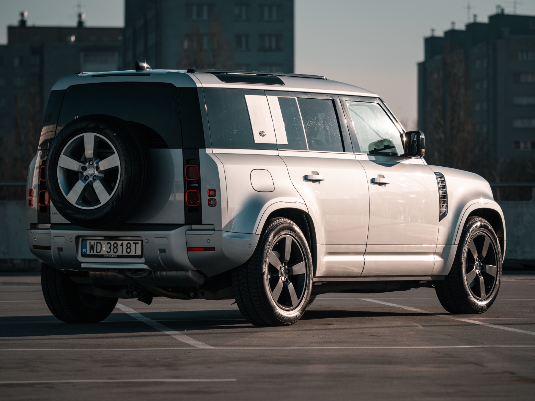 Land Rover Defender tył