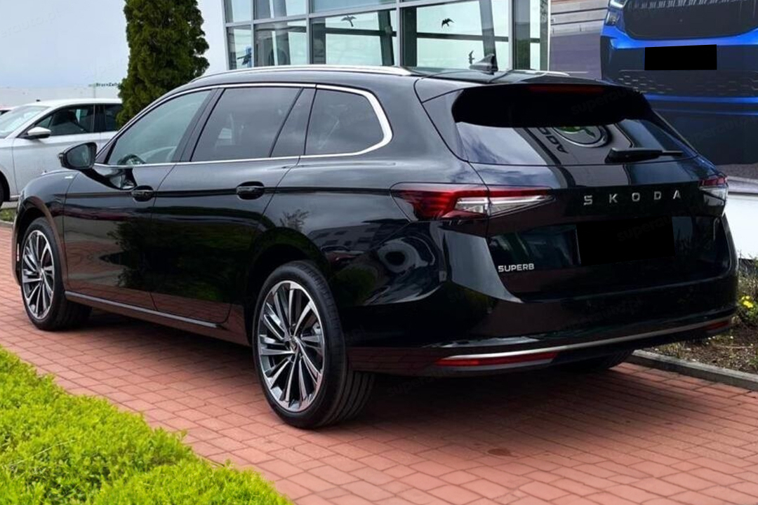 Skoda Superb tył