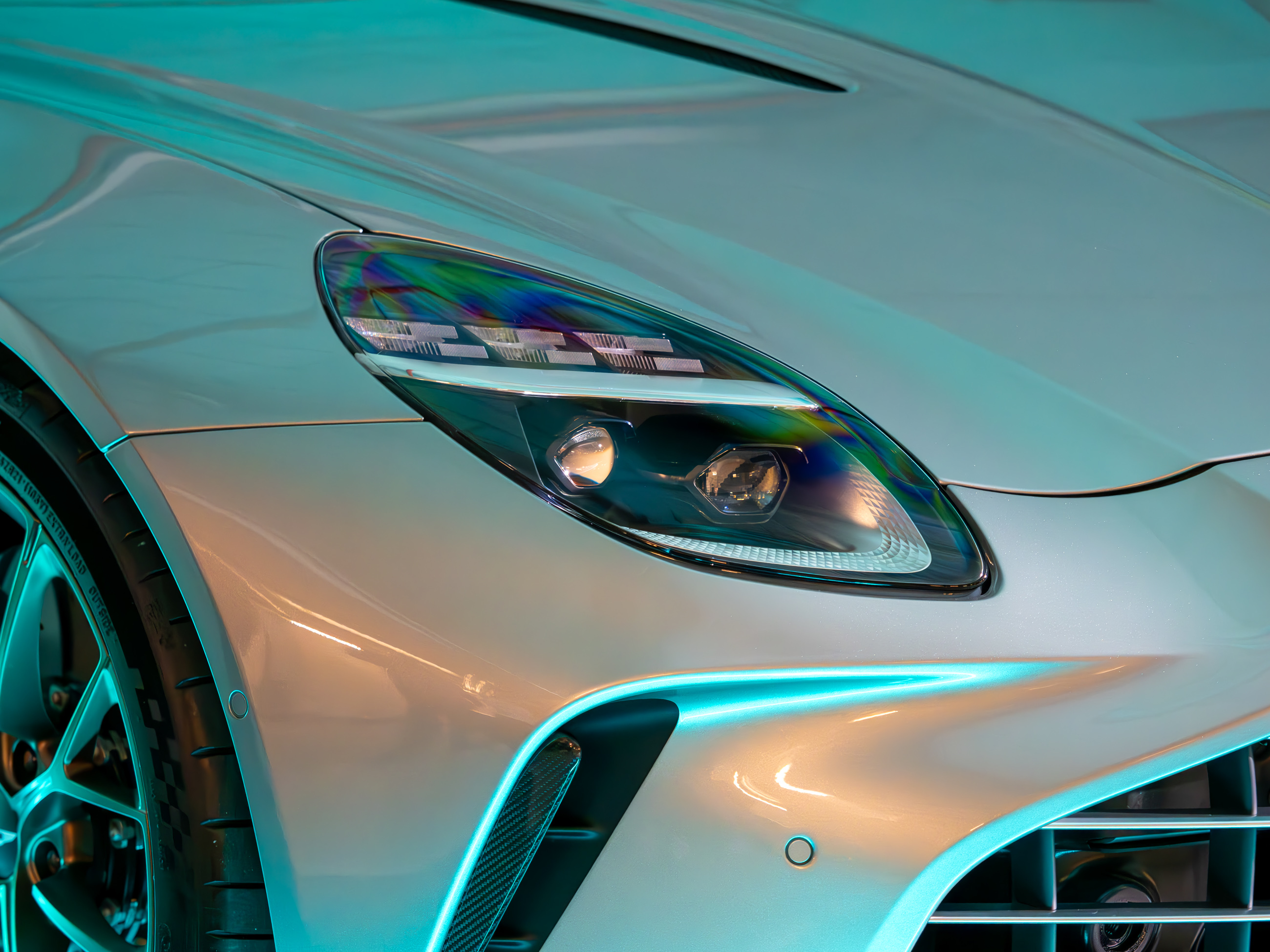 Aston Martin 2024 lifting reflektory