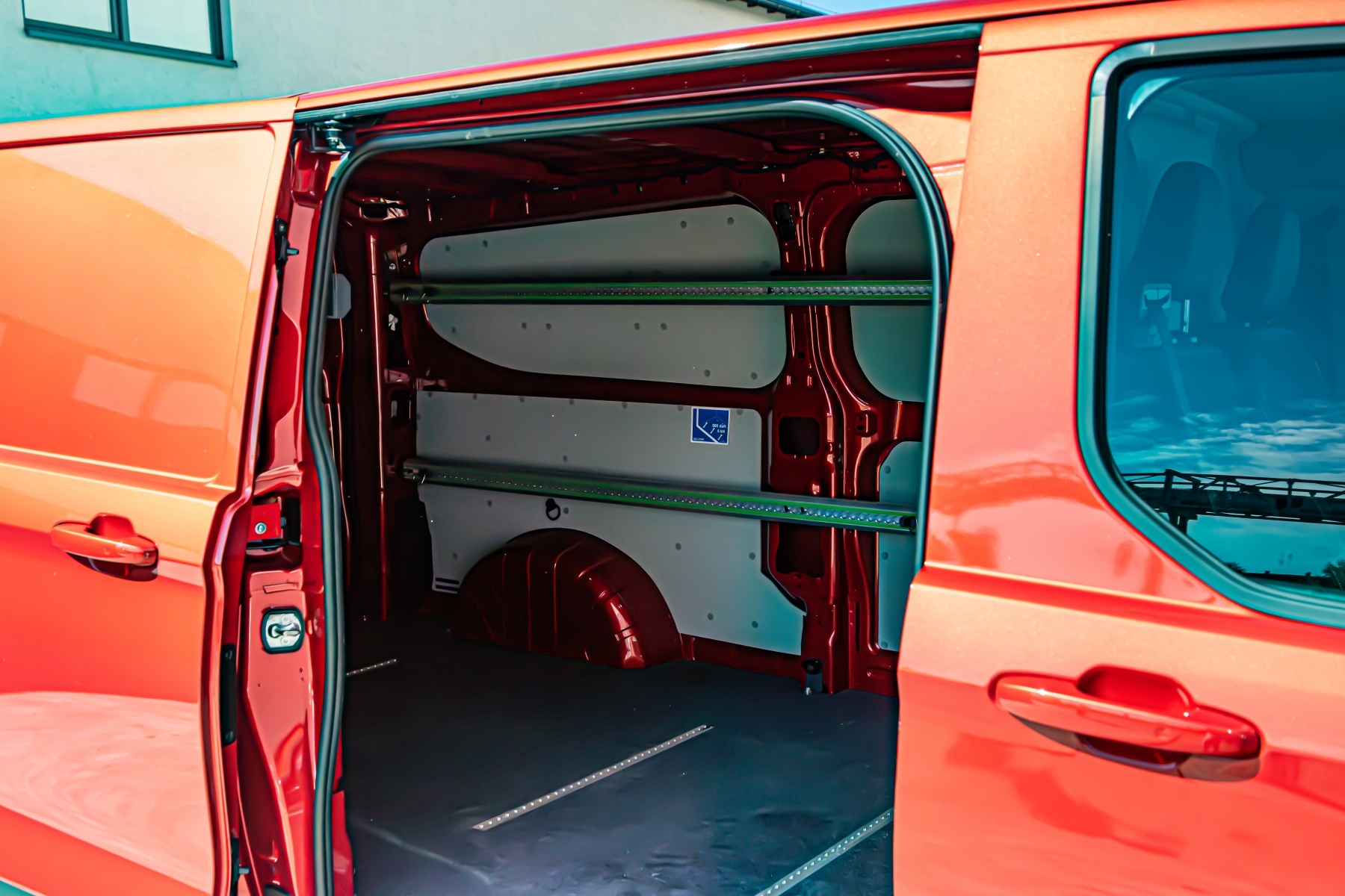 Ford Transit Custom przestrzeń ładunkowa