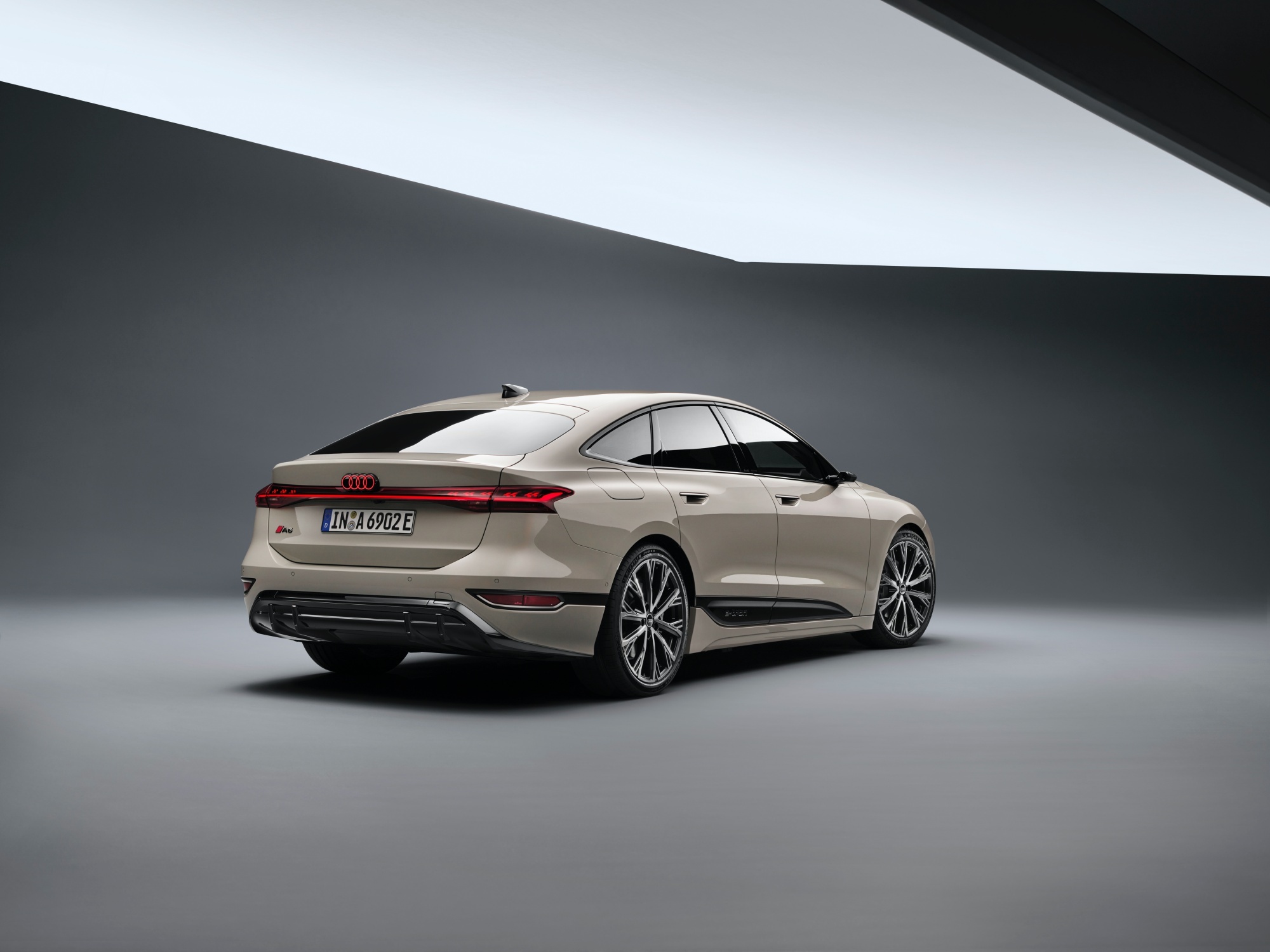 Audi A6 e-tron