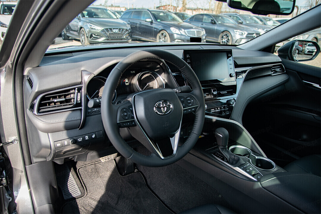Toyota Camry wnętrze