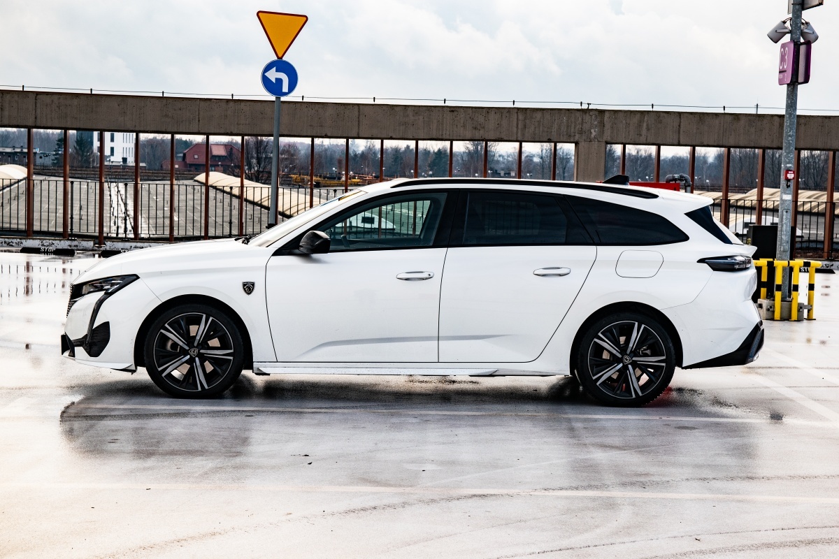 Peugeot 308 SW sylwetka
