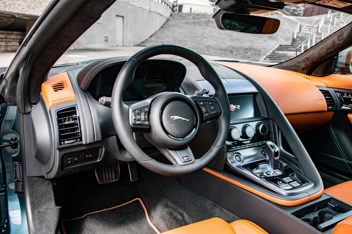 Jaguar F-Type kabina