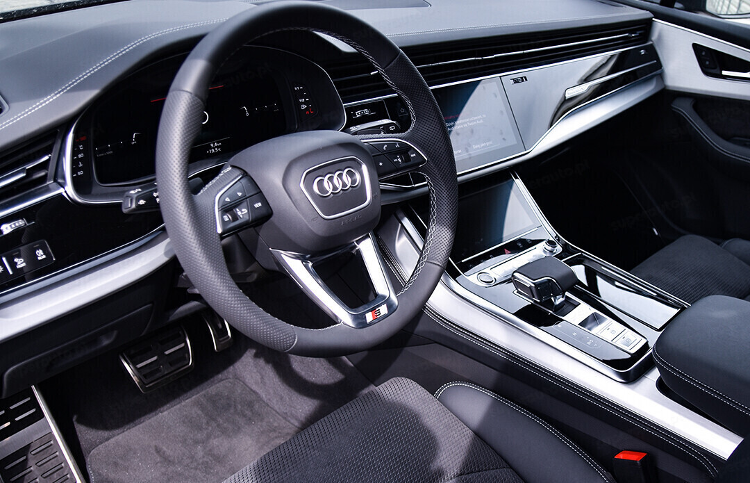 Audi Q7 wnętrze
