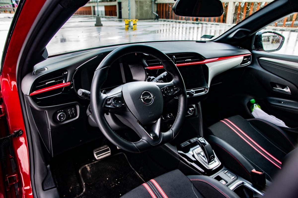 Opel Corsa GS Line kabina