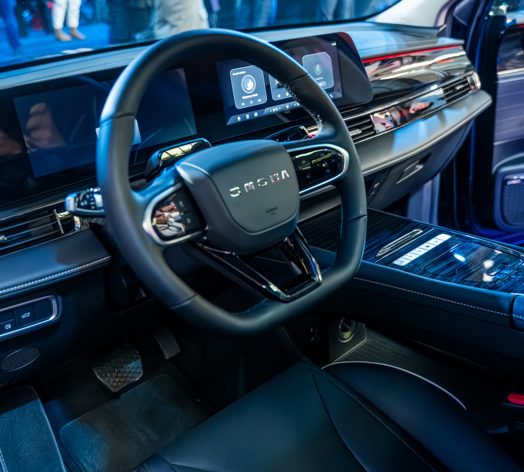 Omoda 5 Hybrid wnętrze