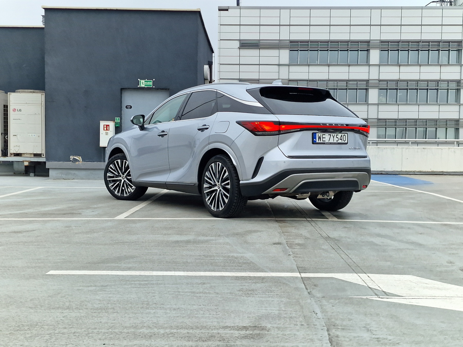 Lexus RX tył