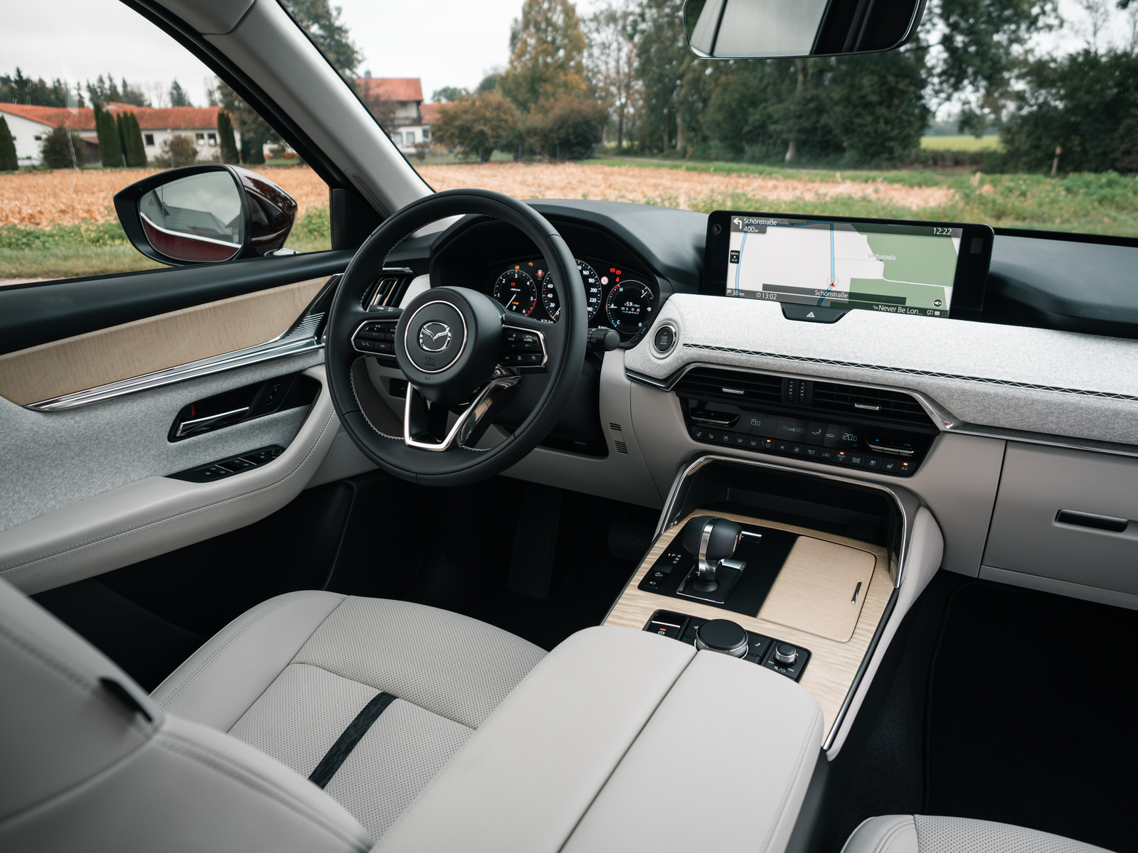 Wnętrze Mazda CX80