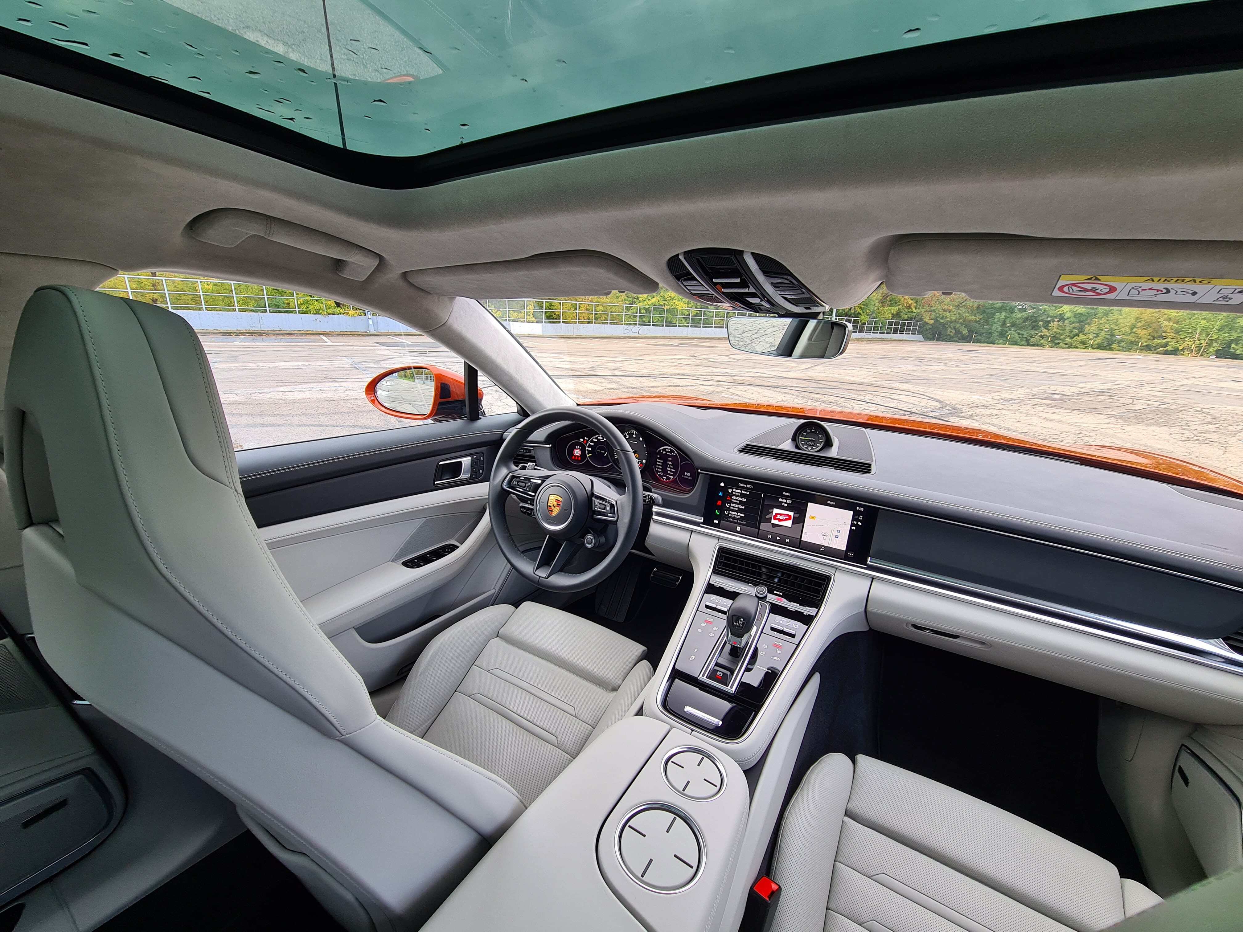 Porsche Panamera 2023 wnętrze