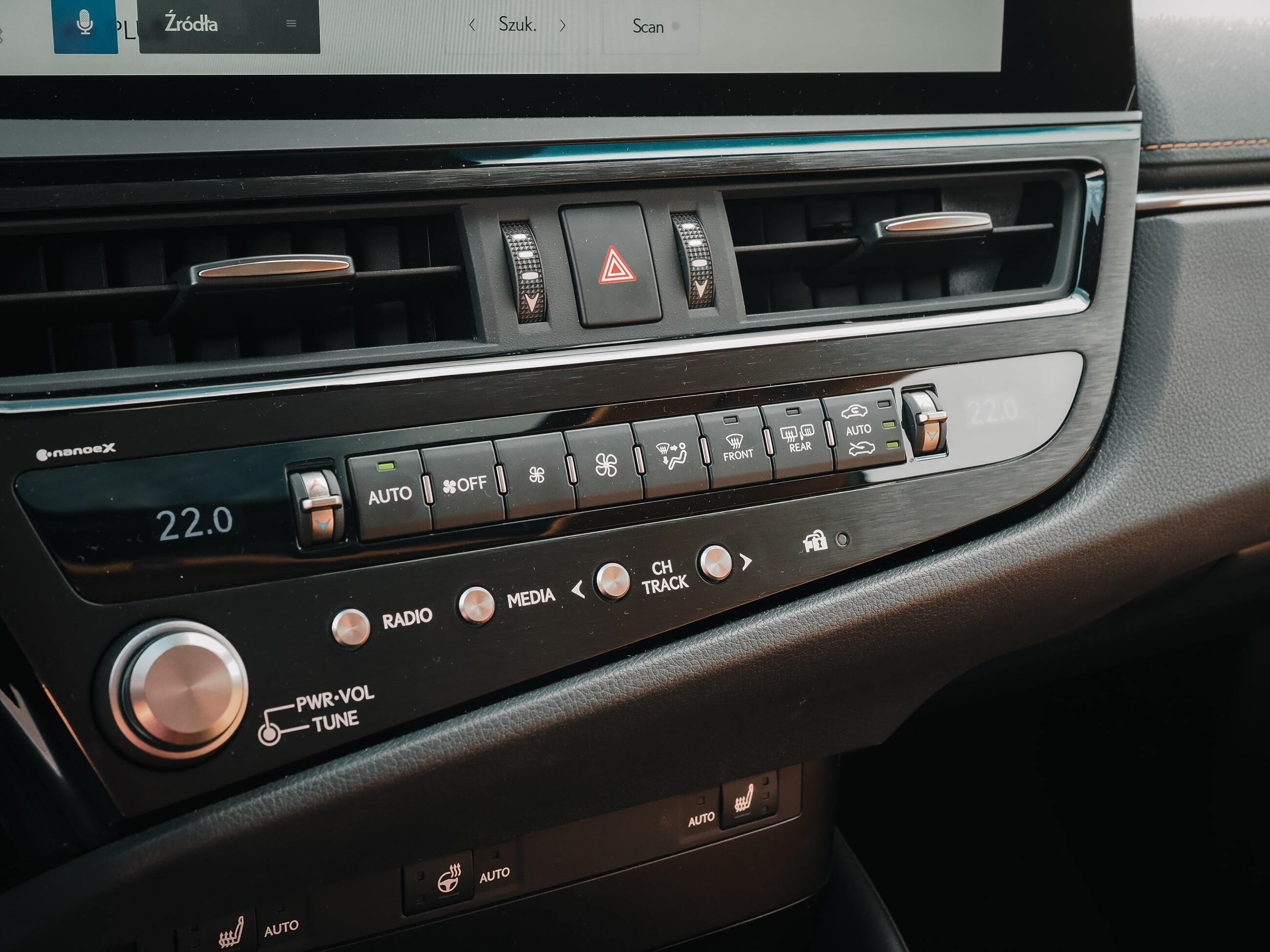 Lexus ES 300h wnętrze