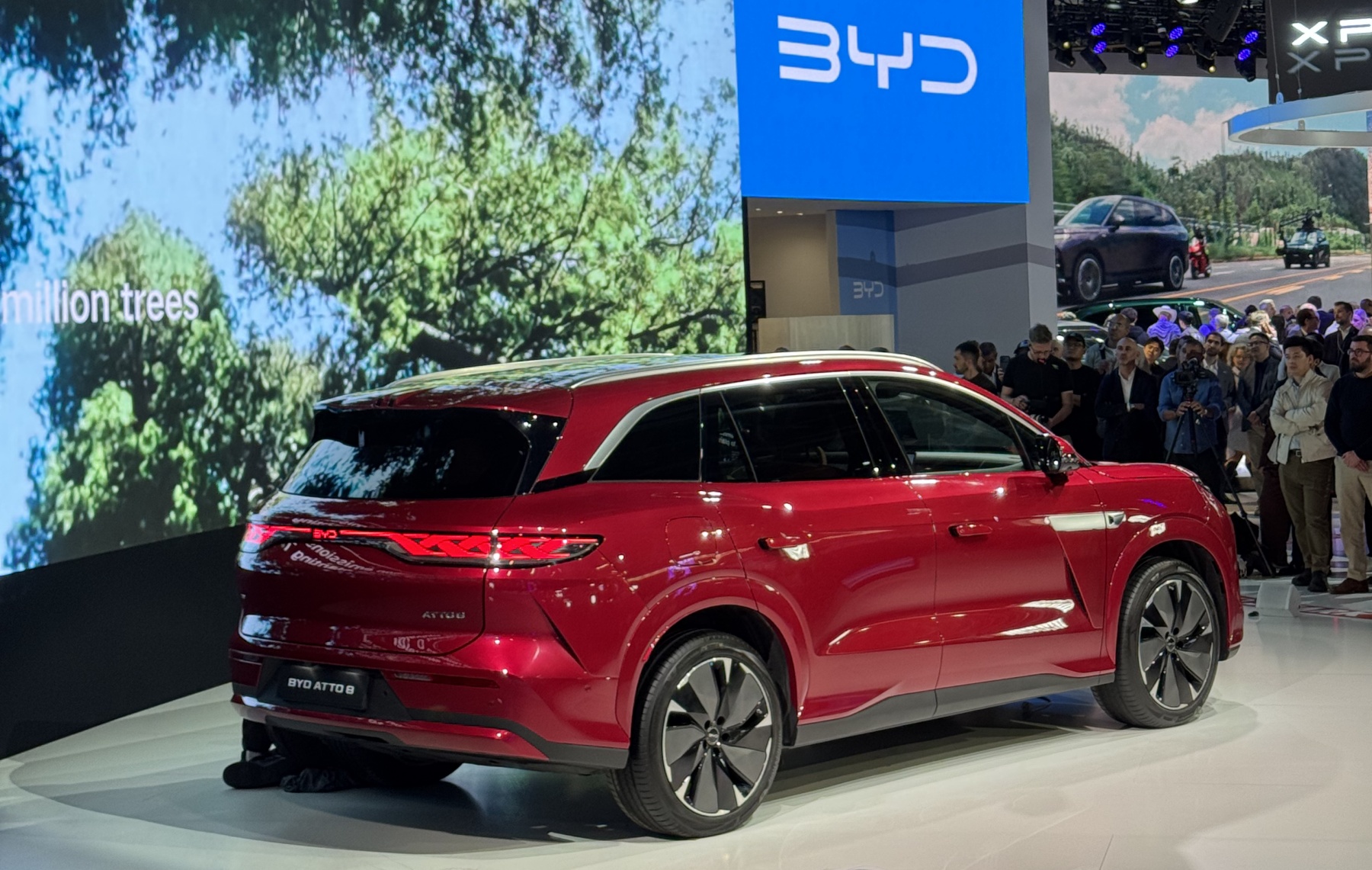 BYD Atto 8