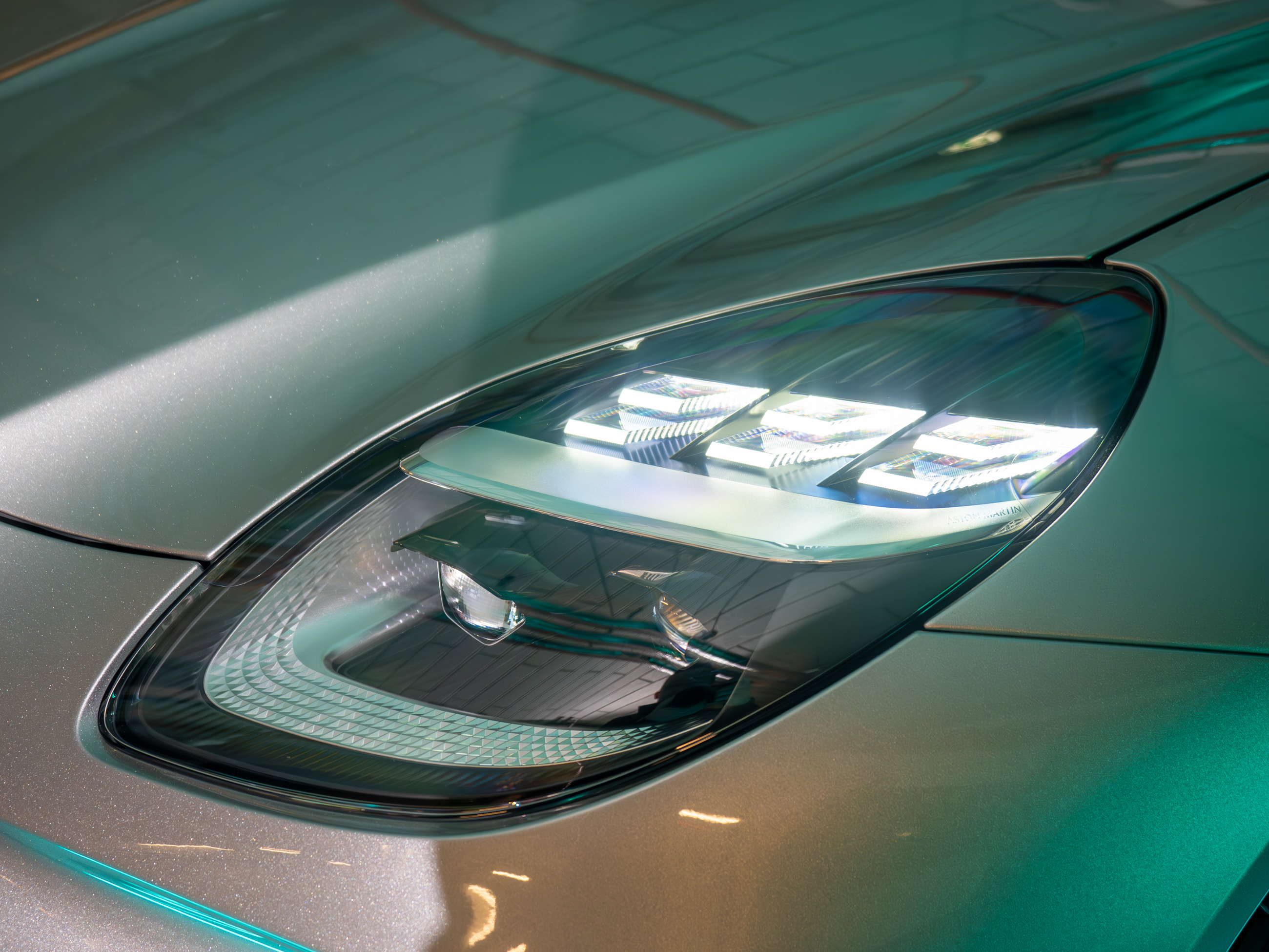 Reflektory matrycowe Aston Martin vantage 2024