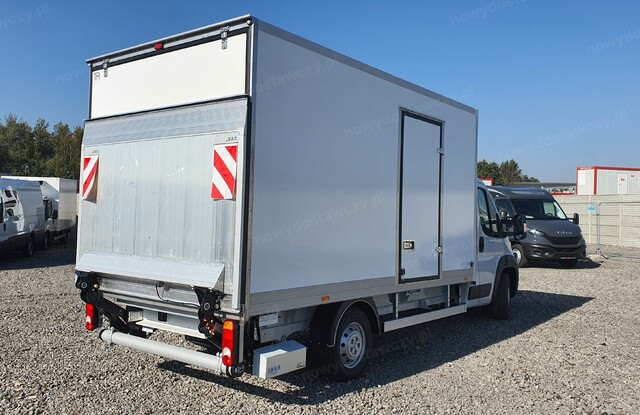 KOntener z winą Peugeot Boxer