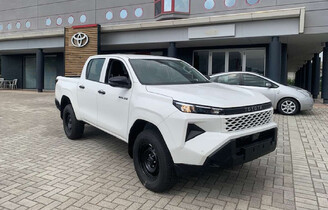 Toyota HiLux mHEV Double Cab Live 4x4 aut 2.8 204 KM Pick-Up