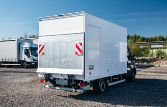 Iveco Daily 35S18 Kontener 8EP + Winda 3.0 180KM Kontener