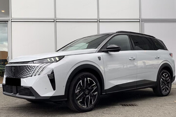 Peugeot 5008 GT 1.2 PureTech mHEV e-DCS6