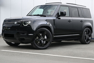 Land Rover Defender 110 D300 X-Dynamic HSE