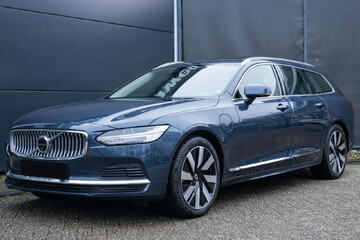 Volvo V90 T6 AWD Plug-In Hybrid Ultra Bright