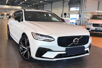 Volvo V90 T6 AWD Plug-In Hybrid Ultra Dark