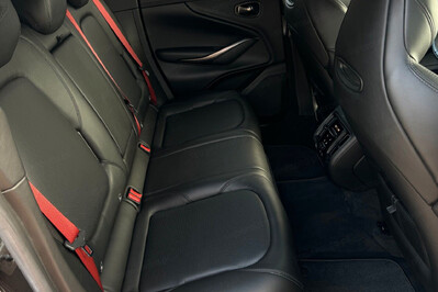 Aston Martin DBX V8