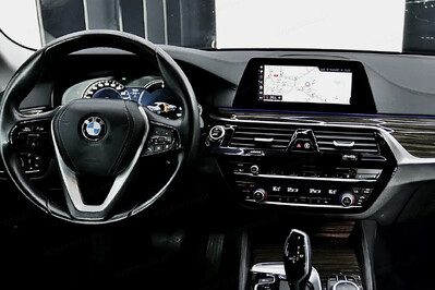 BMW Seria 5 530e xDrive Luxury Line