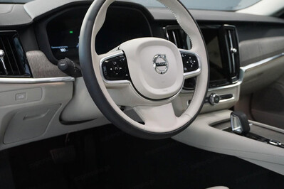 Volvo V90 T6 AWD Plug-In Hybrid Plus Bright
