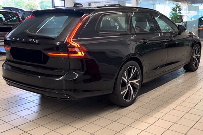 Volvo V90 T6 AWD Plug-In Hybrid Plus Dark