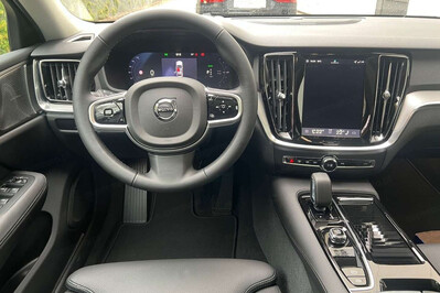 Volvo V60 T6 AWD Plug-In Hybrid Plus Dark
