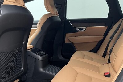 Volvo V90 T6 AWD Plug-In Hybrid Plus Dark