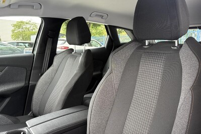 Peugeot 3008 Active Pack  1.2 PureTech S&S EAT8