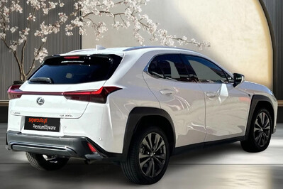 Lexus UX 300h F Sport Design