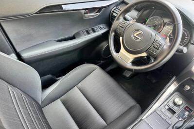 Lexus NX 300h Elegance 2WD