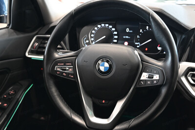 BMW Seria 3 330i Luxury Line aut