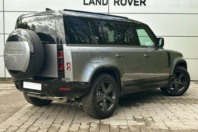 Land Rover Defender 110 D300 X-Dynamic HSE