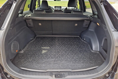 Toyota RAV4 2.5 Hybrid Black Edition by JBL 4x4
