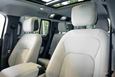 Land Rover Defender 110  D300 X-Dynamic HSE