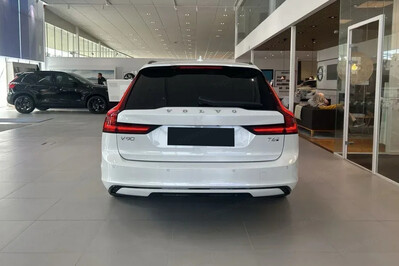 Volvo V90 T6 AWD Plug-In Hybrid Plus Dark